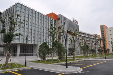 中央电视台《新闻联播》报道英国上市公司365昆山中心